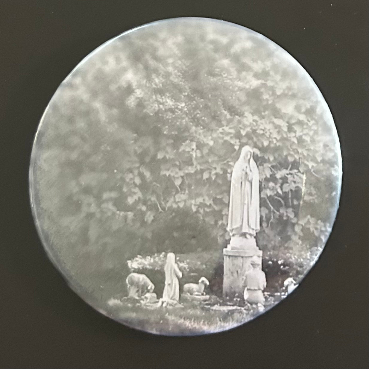 Button - Statue of Mary